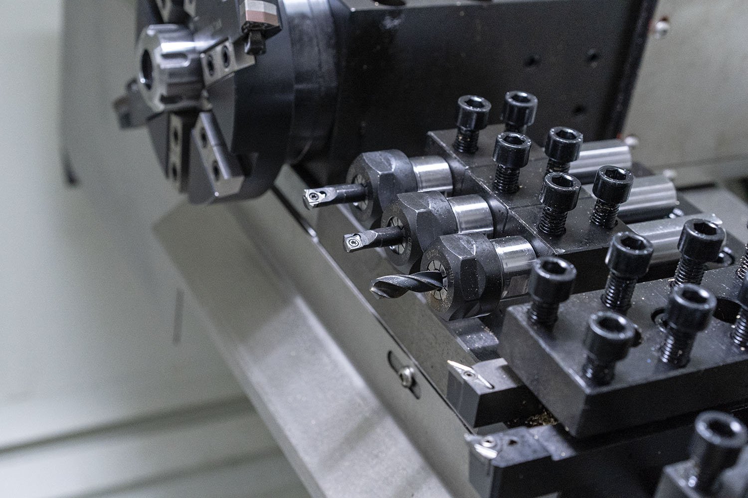 CNC Lathes: Fixed head vs sliding head - Headland