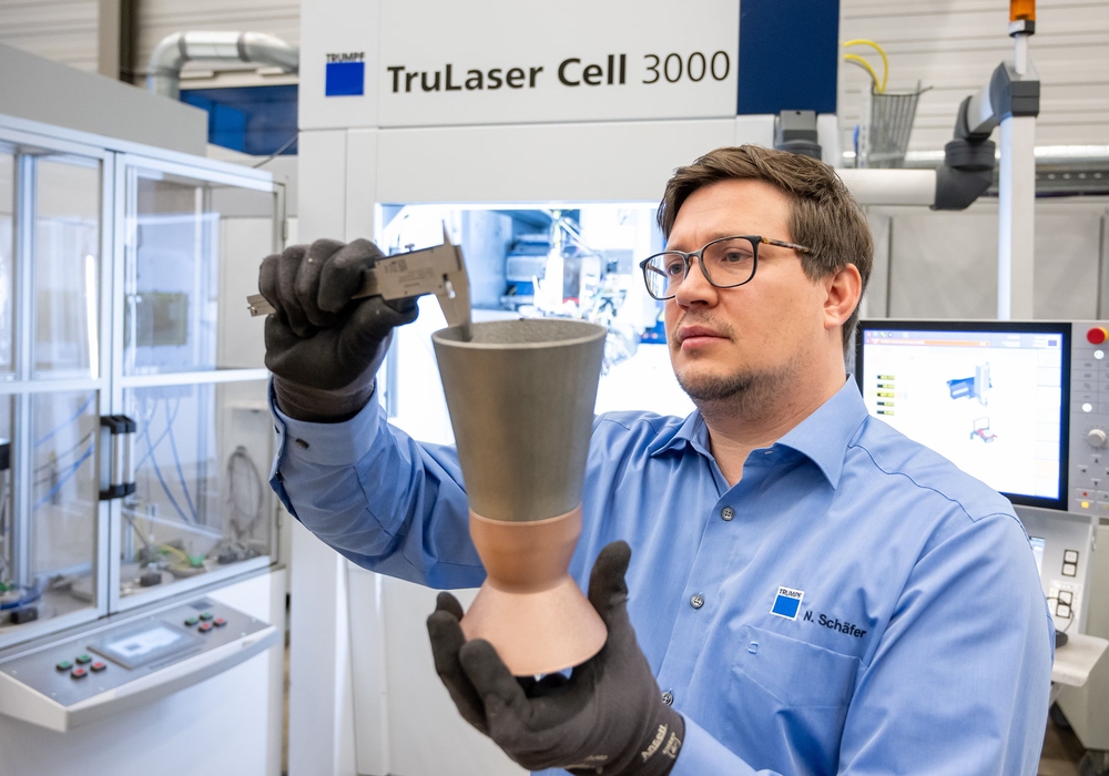 TRUMPF 3D printers help the aerospace industry cut down on carbon emissions, manufacture lighter planes and make advances in sustainability.