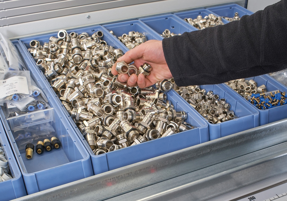 Automated-storage-Hanel-vertical-lean-lift-small-part